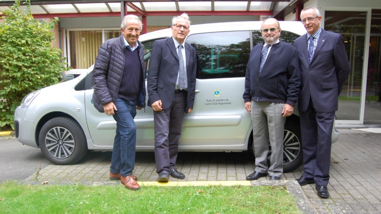 Inauguration du nouveau véhicule adapté aux personnes à mobilité réduite